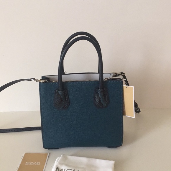 🌟HP🌟MICHAEL KORS “Mercer” Leather Crossbody bag - Picture 4 of 6